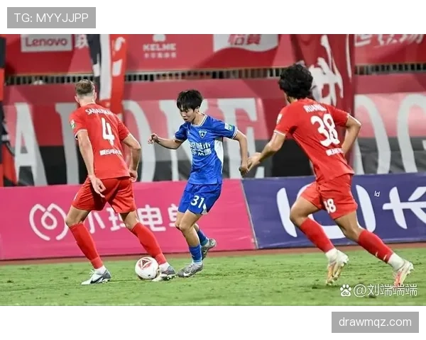 重庆铜梁龙中甲主场迎战劲敌,后防线迎来关键考验 重庆铜梁龙中甲主场迎战劲敌,后防线迎来关键考验
